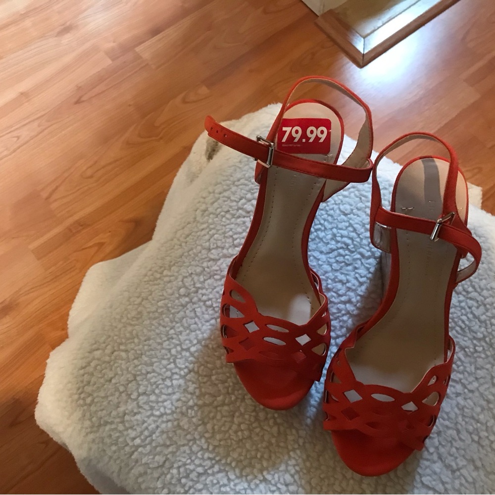NWT. BCBG wedge shoes in red!